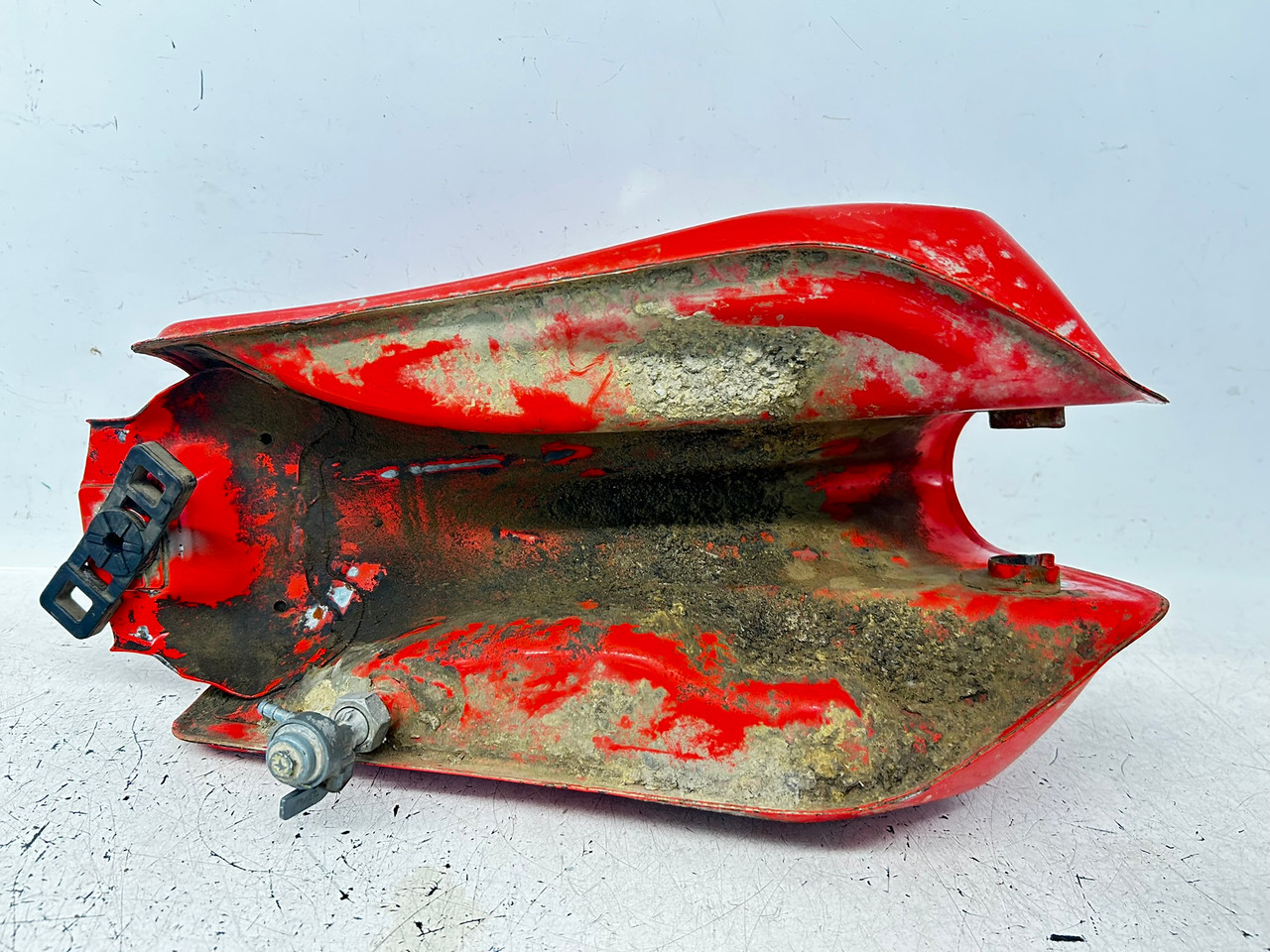 1983-1984 Honda XR 200 used Gas Fuel Tank (Not XR200R) 175A1-446